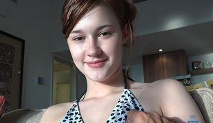 Tall daughter pay credit her pussy