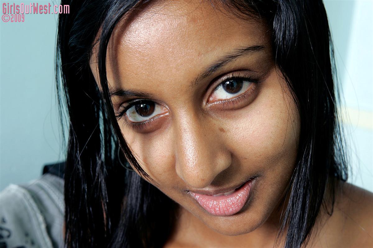 Sri lankan girl sey photo
