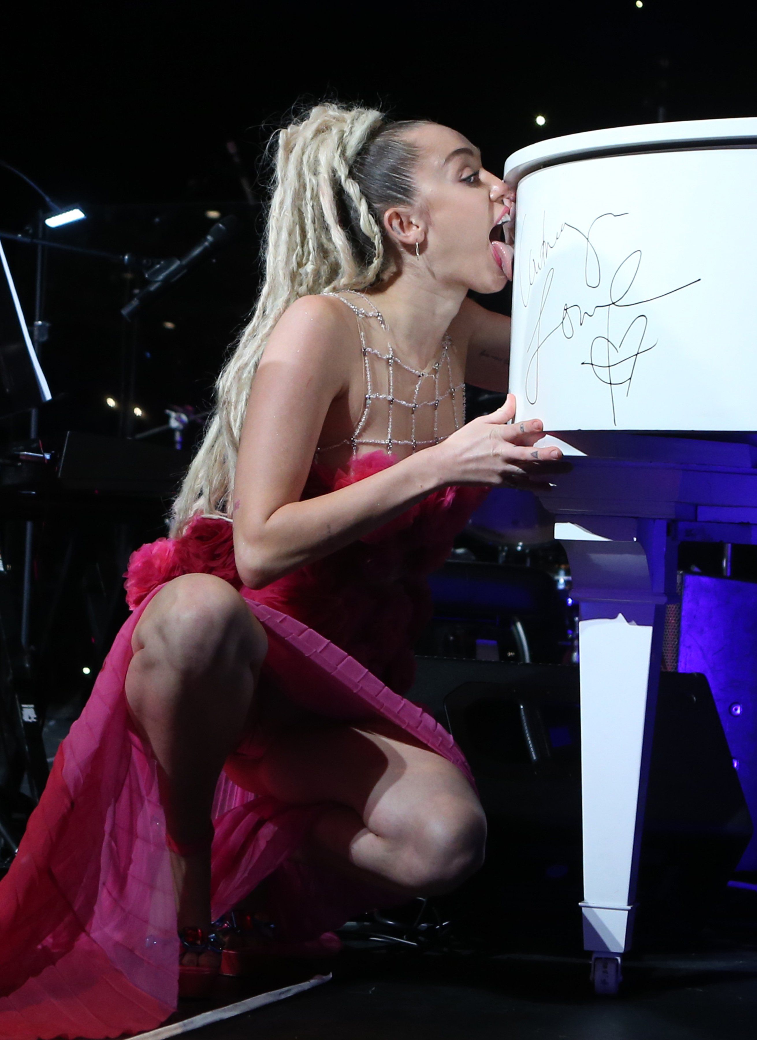 Miley cyrus goes mental